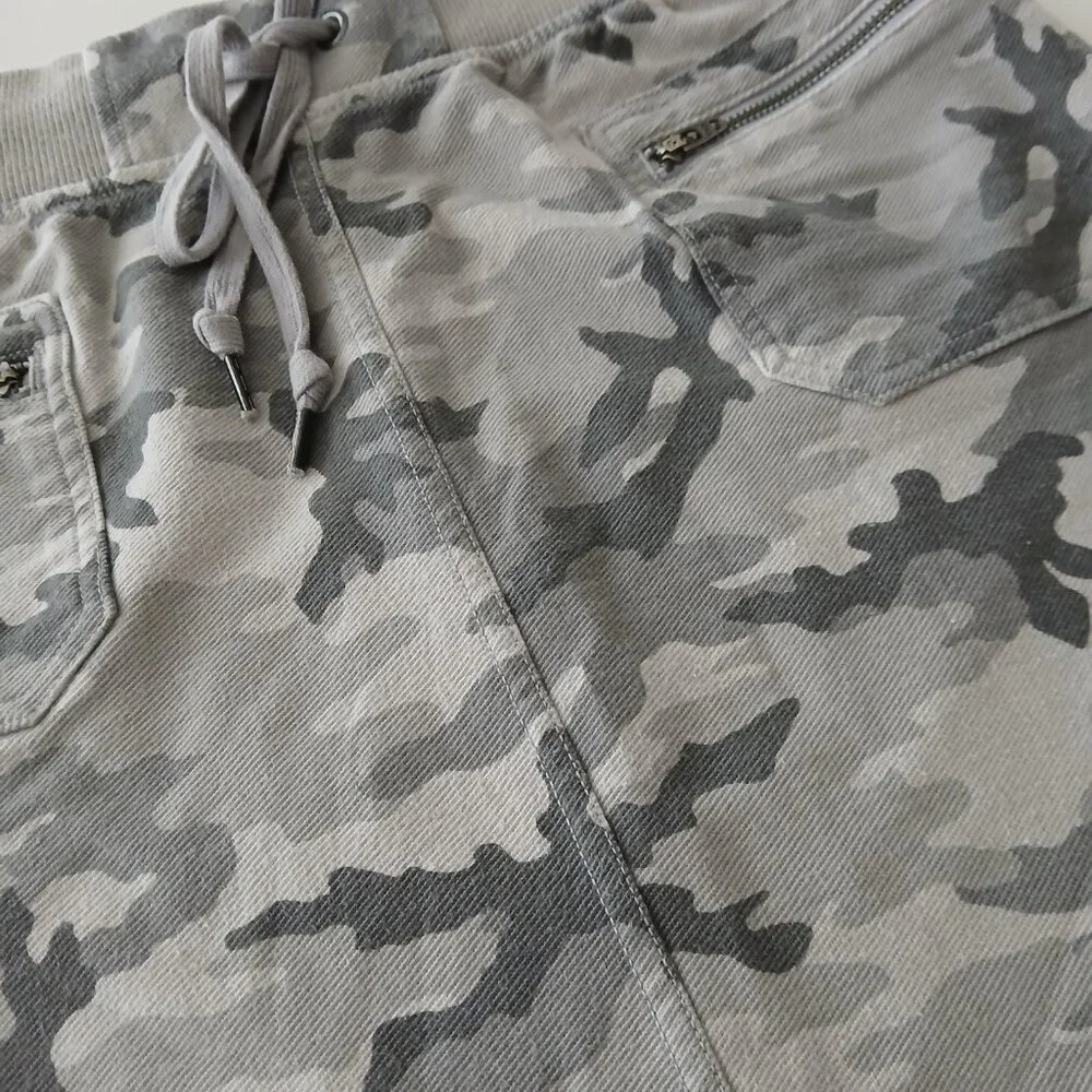 UNIQLO cotton camouflage mini skirt - XS